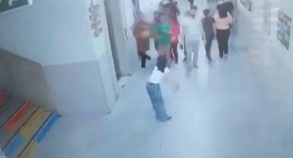 Operación de rescate de simit para un estudiante en Batman
