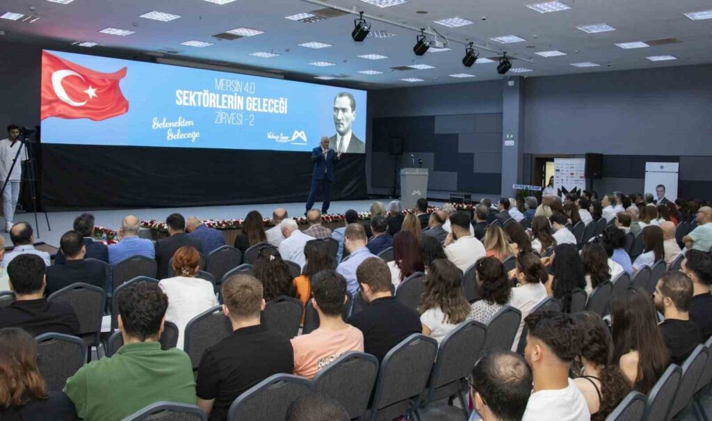 Representantes del sector, universitarios y jóvenes se reunieron en el Centro de Carreras
