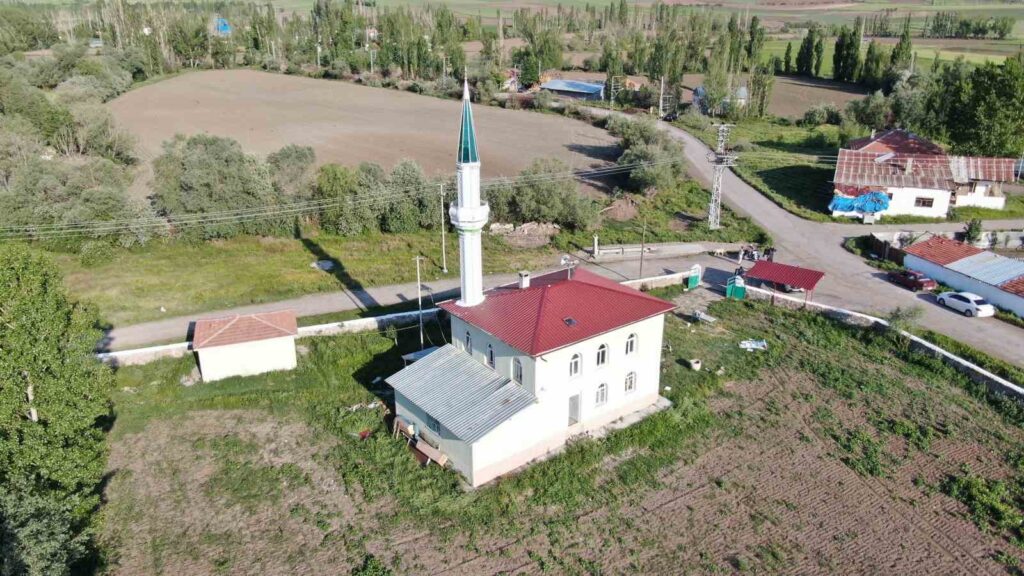 38 años después, alcanzó su minarete