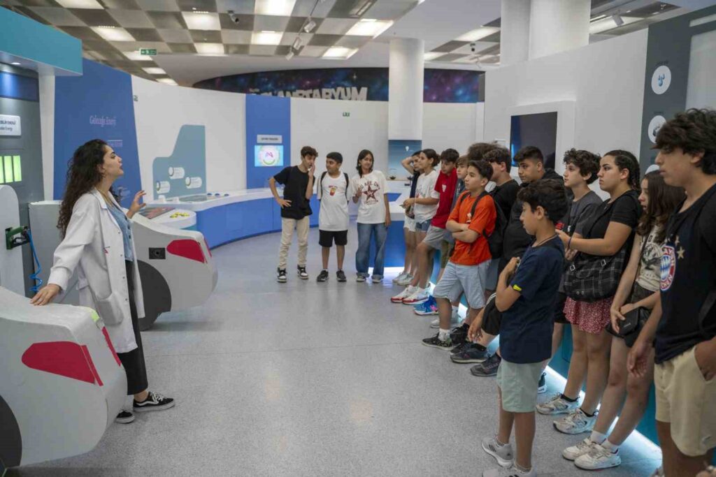 El Centro de Ciencias del Clima y el Medio Ambiente acogió a los estudiantes afectados por el terremoto de Hatay