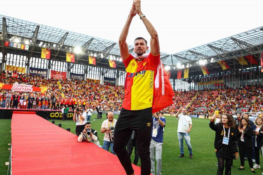 El ex portero de Göztepe, Mateusz Lis, está en el radar de varios equipos