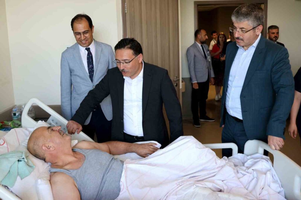 El gobernador Çiçek: ‘Estamos orgullosos de nuestro hospital de la ciudad’