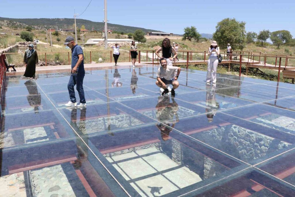 “El Mosaico del Mar Negro” Hadrianopolis en 5 días recibió aproximadamente a 15 mil personas