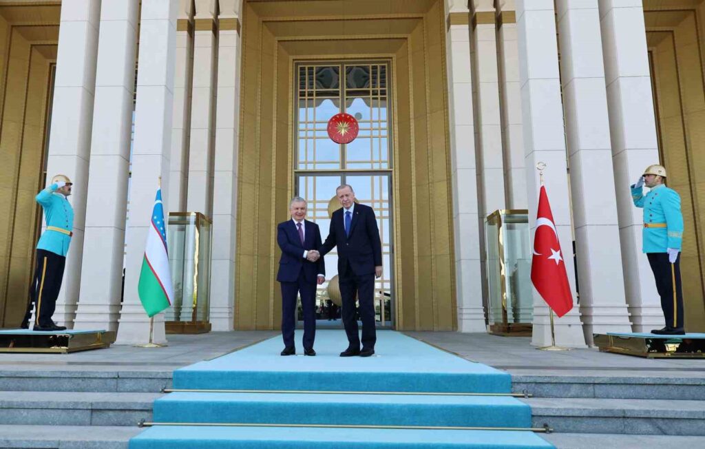 El presidente Erdoğan recibió al presidente de Uzbekistán, Mirziyoyev, con una ceremonia oficial