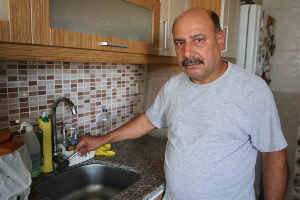 En cada calle del barrio hay agua, solo en esta calle no hay