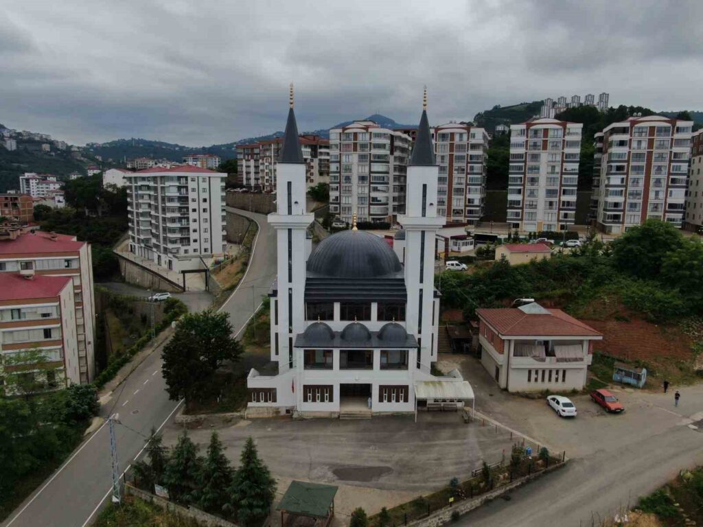 La mezquita cuya construcción se detuvo por ser comparada con una iglesia se terminó 18 años después