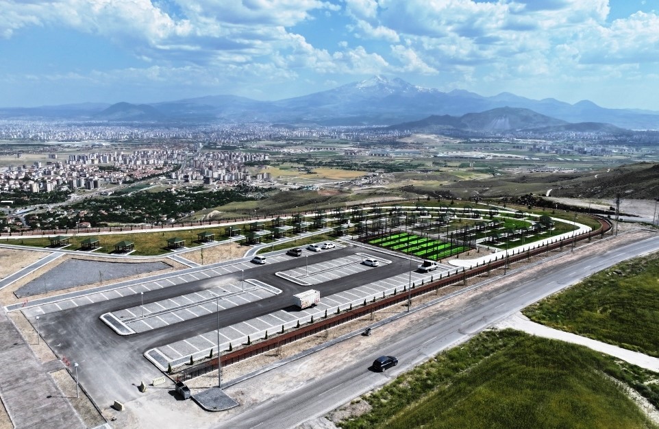 Los trabajos en el Jardín Nacional de Erkilet continúan sin descanso