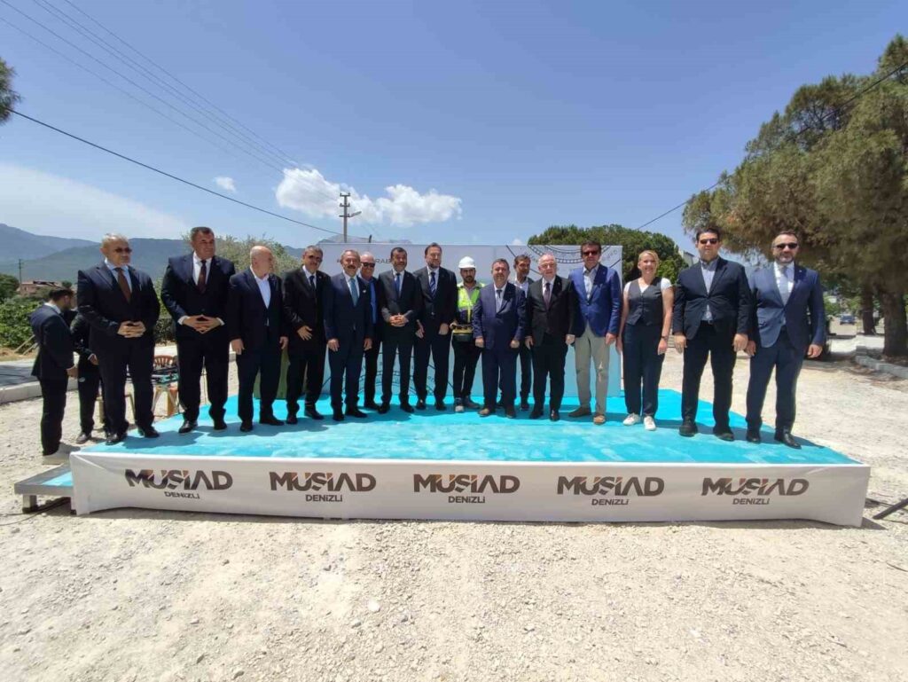 Se colocó la primera piedra del Centro Científico y Edificio de Servicios de MÜSİAD en Denizli con una ceremonia