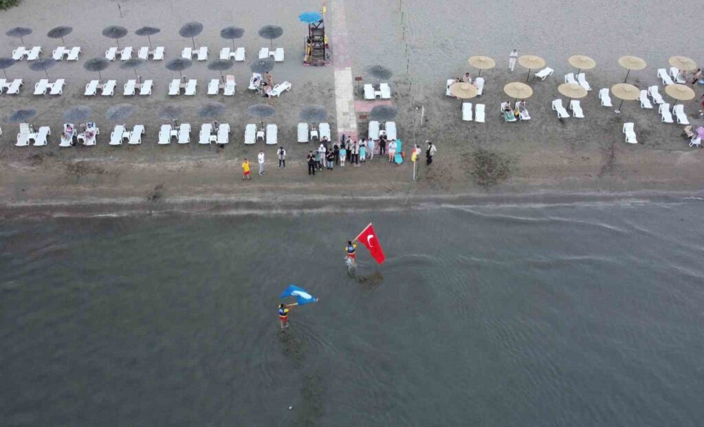 Se han izado banderas azules en las playas, ha comenzado la temporada turística