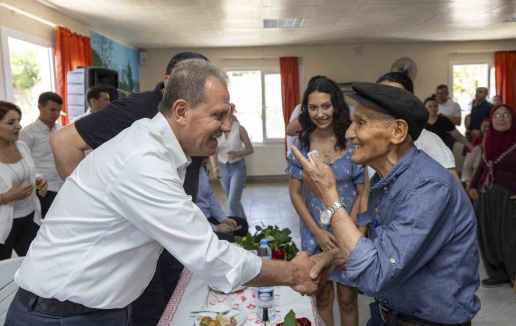Seçer, se reunió con los ciudadanos que viven en Toroslar para celebrar el festival