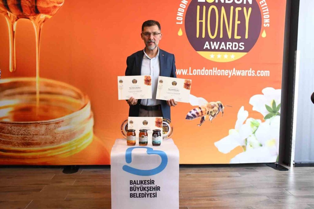 La miel de Balıkesir dejó su huella en los Premios Internacionales de Miel de Londres.