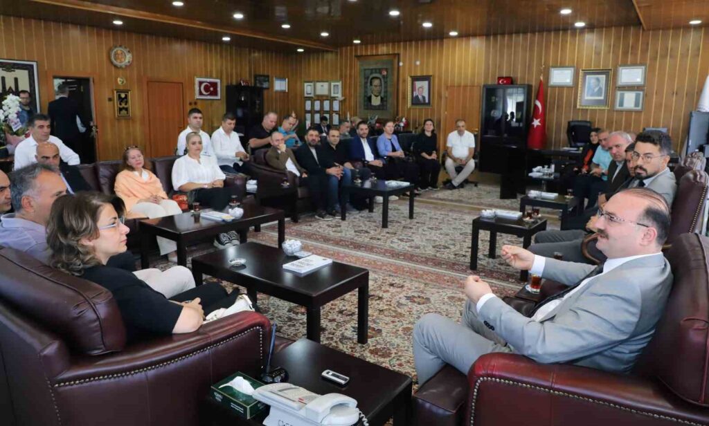 El rector Hacımüftüoğlu; “A medida que la pertenencia aumenta, también llega el éxito”.