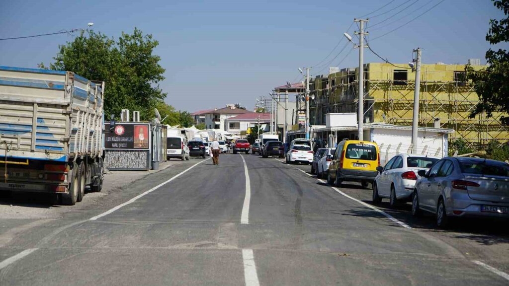 Las carreteras en Pazarcık están siendo renovadas por el municipio metropolitano.