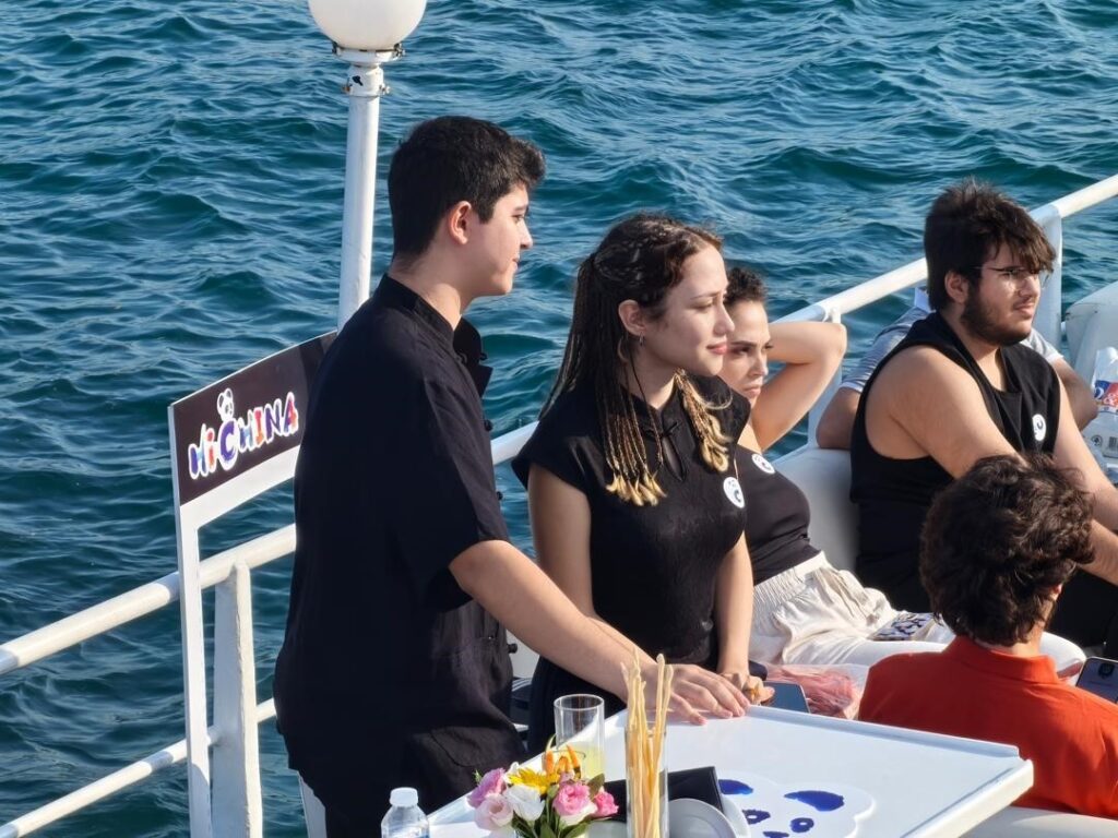 Los estudiantes se reunieron en el evento ‘Hola China, Hola Turquía’ en el Bósforo.