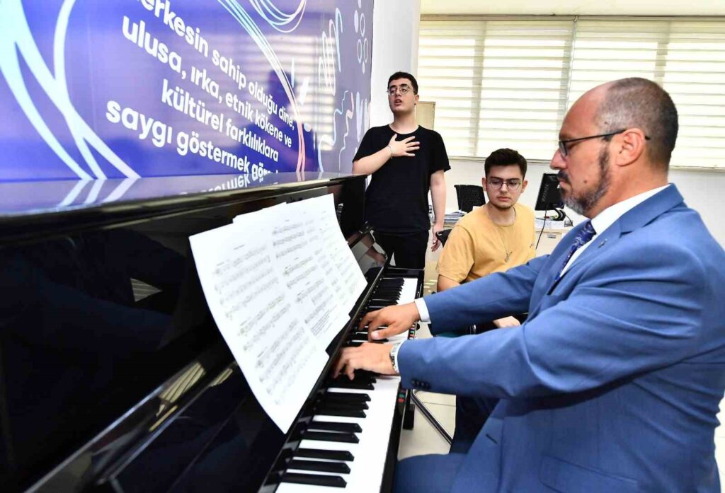 Asistieron al curso de la gran ciudad y lograron entrar a la universidad de sus sueños.