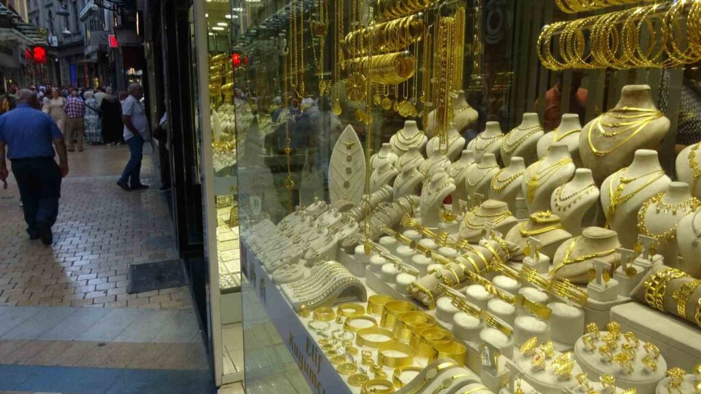 El oro sigue subiendo.