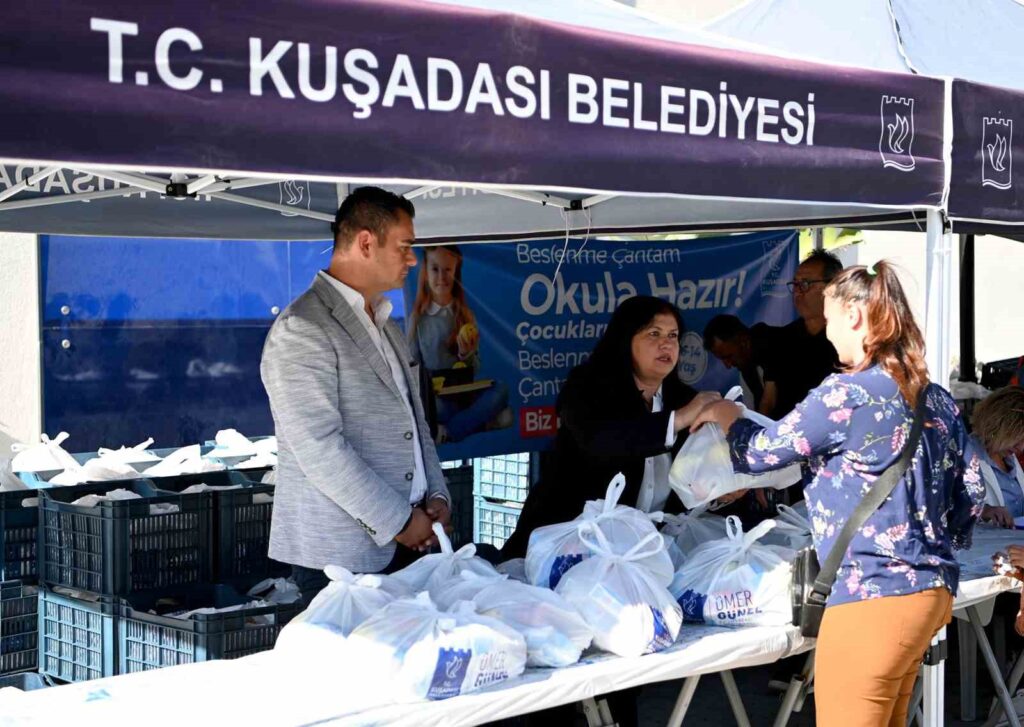 El apoyo de la bolsa de alimentación del Ayuntamiento de Kuşadası ha comenzado.