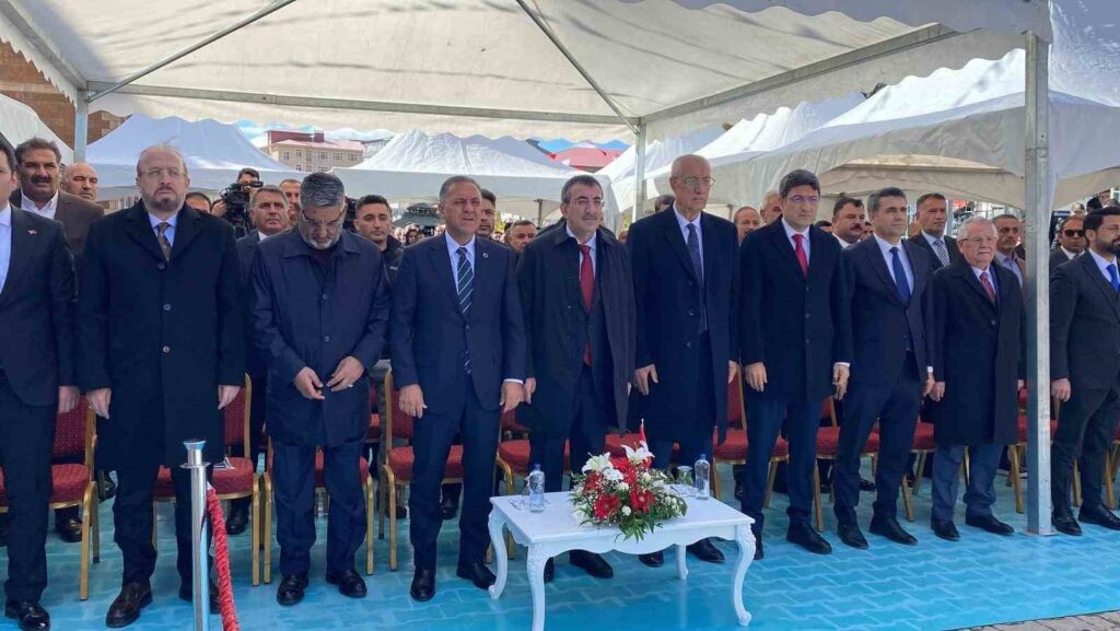 El Vicepresidente de la República, Cevdet Yılmaz, participó en la ceremonia de encendido de la antorcha de gas natural en Karlıova.