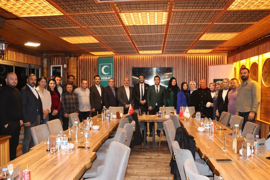 Cambio de bandera en Erzincan Yeşilay