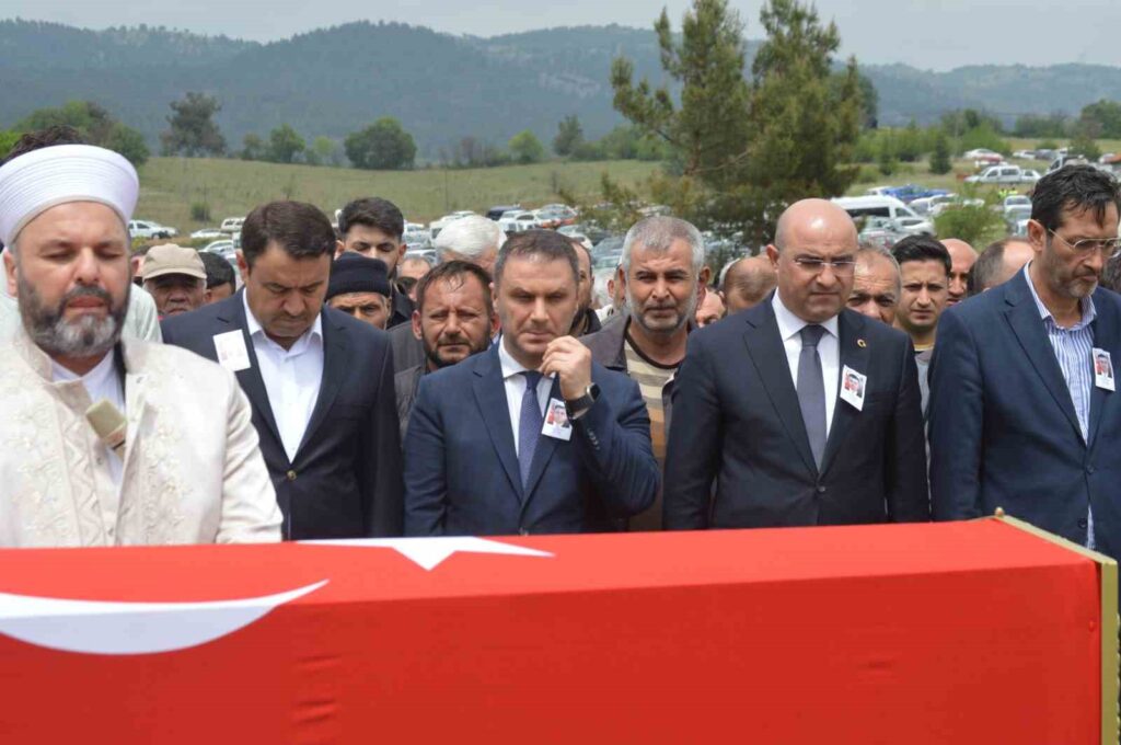 Adieu au martyr Rıdvan Gürsoy de la ville de Tavşanlı, à Kütahya