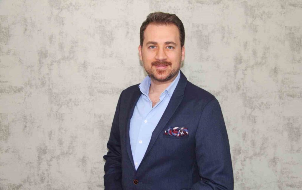 İhsan Güvenç : Il a marqué l’été avec ses chansons de bienvenue