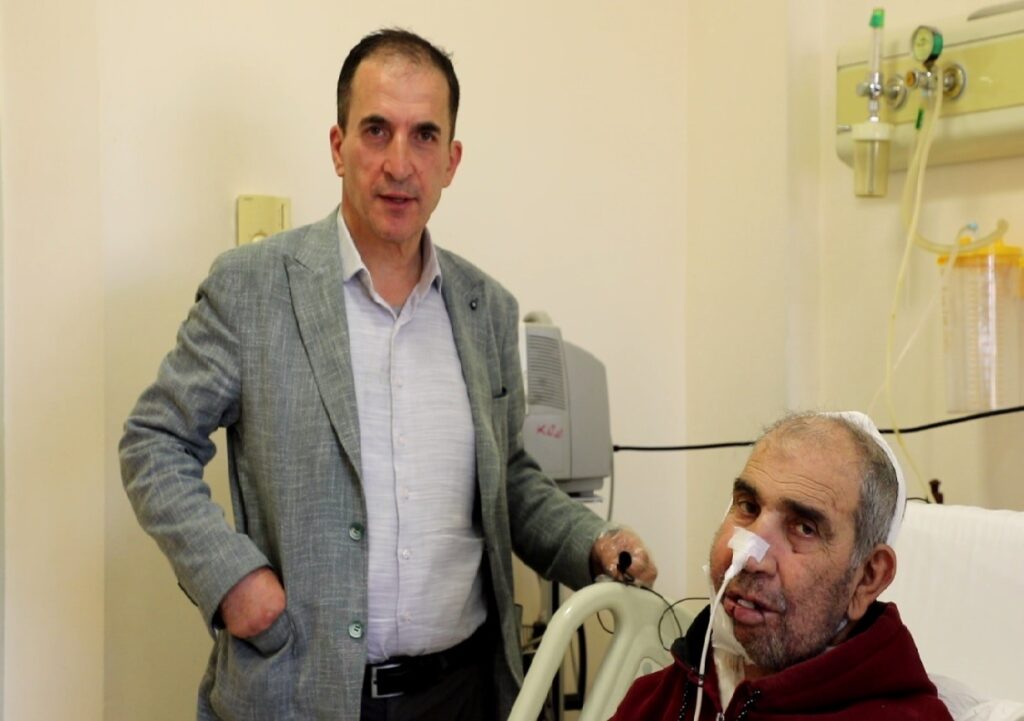 Le patient a retrouvé sa santé pour la quatrième fois grâce à une opération de cancer de la mâchoire