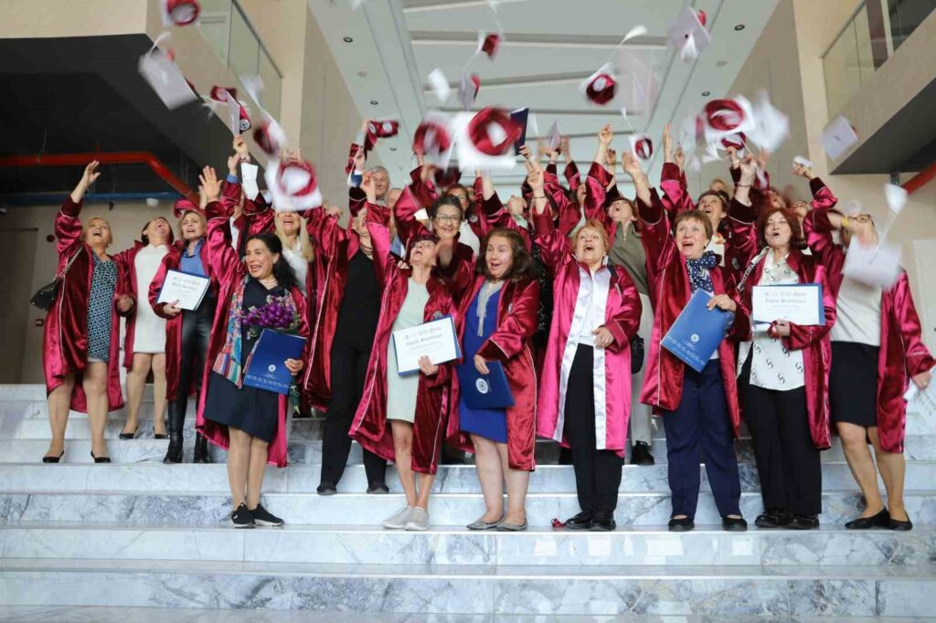 Le Programme de Sagesse spécialement conçu pour les personnes âgées a remis ses premiers diplômes.