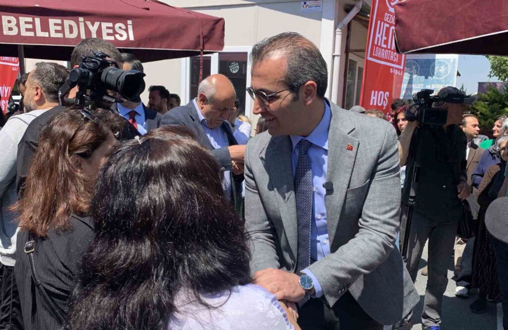 Le restaurant itinérant de la municipalité de Şişli, ‘Gezici Kent Lokantası’, a ouvert ses portes.