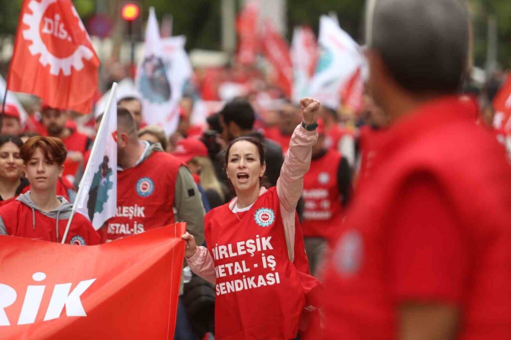Les célébrations de la Fête du Travail et de la Solidarité du 1er mai ont été célébrées avec enthousiasme à Bursa