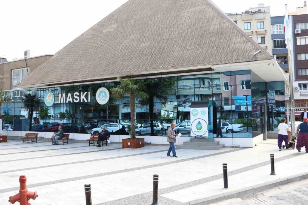 Les habitants de Manisa remercient le maire Zeyrek pour les compteurs électriques prépayés.