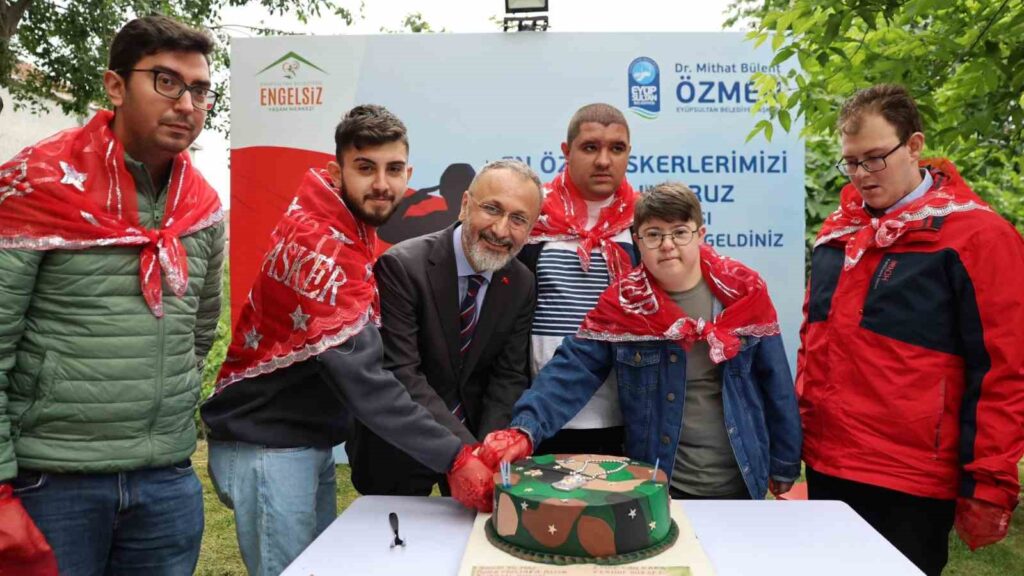 Soutien militaire spécial aux jeunes du maire de la municipalité d’Eyüpsultan, le Dr. Mithat Bülent Özmen