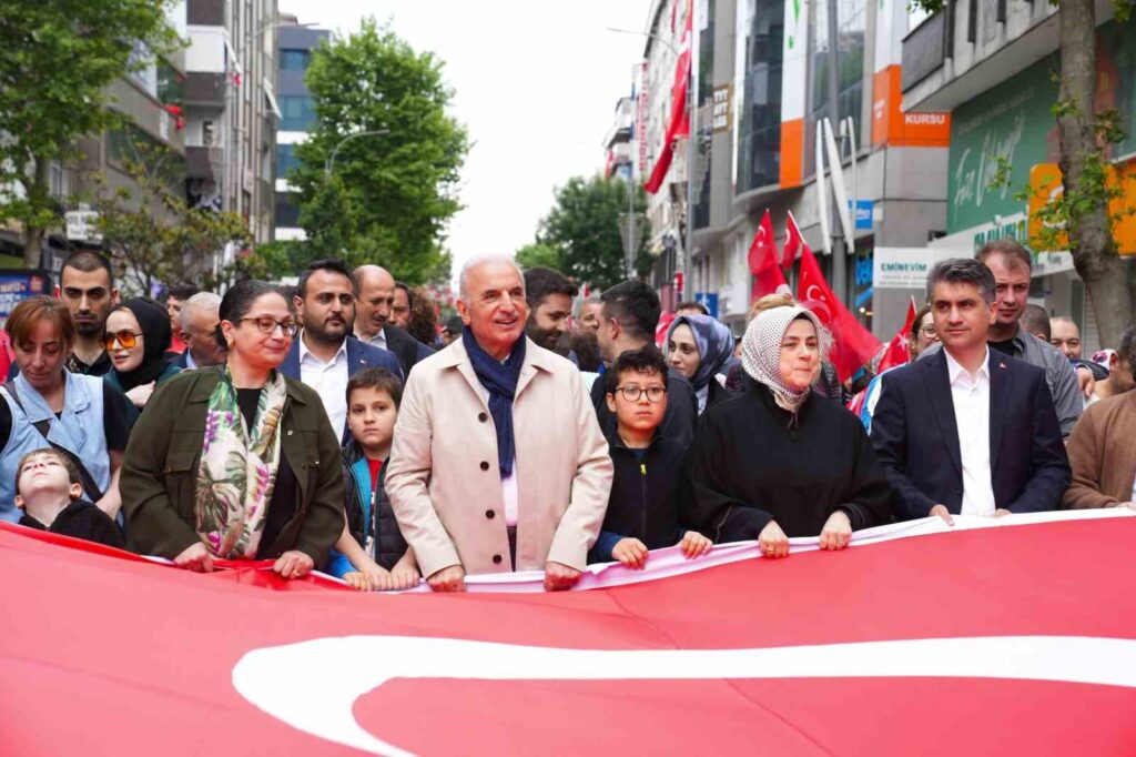 Ümraniye a célébré le 19 mai avec une marche pour la ‘Jeunesse et le Sport’.
