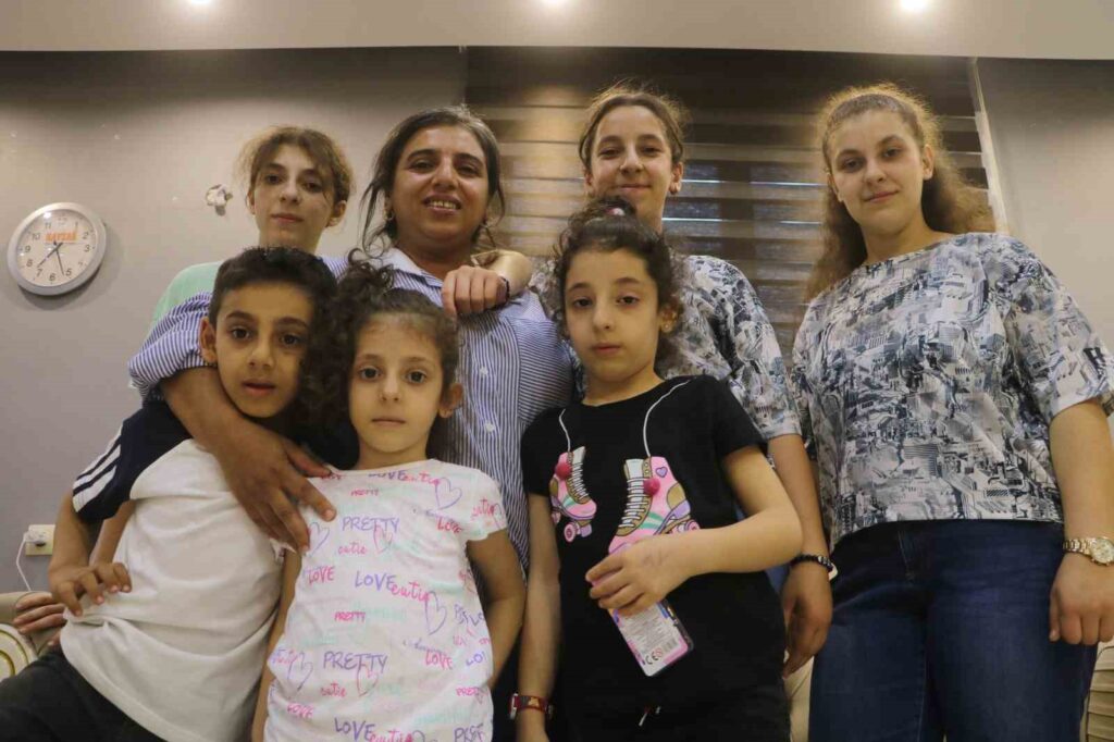 Une famille qui continue sur la route avec ce qu’ils ont perdu dans un tremblement de terre: Famille Dayakli