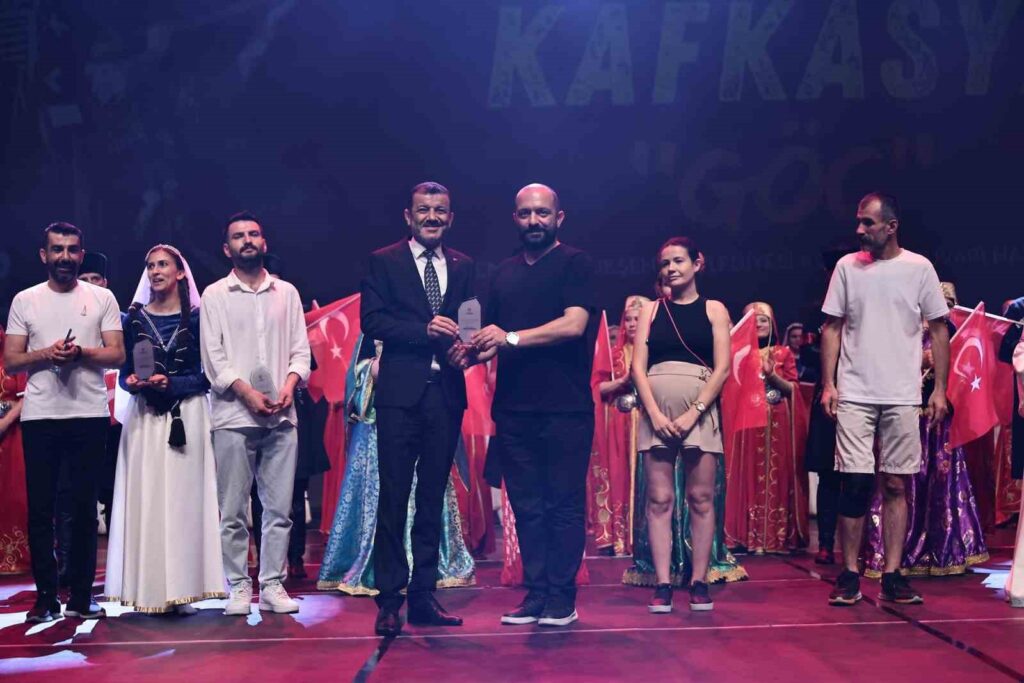 60 danseurs folkloriques ont raconté la migration caucasienne à Denizli