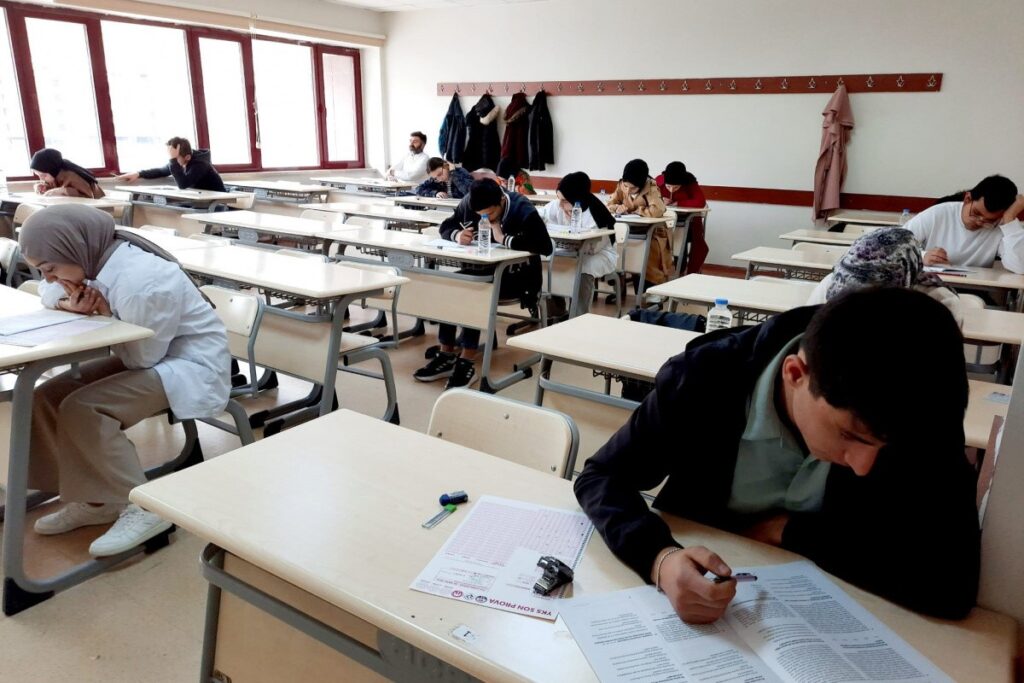 Aux futurs étudiants universitaires, une recommandation avant l’examen : “Libérez-vous de vos inquiétudes”
