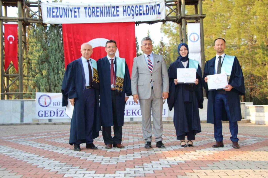 La joie de la remise des diplômes à l’Université de Gediz