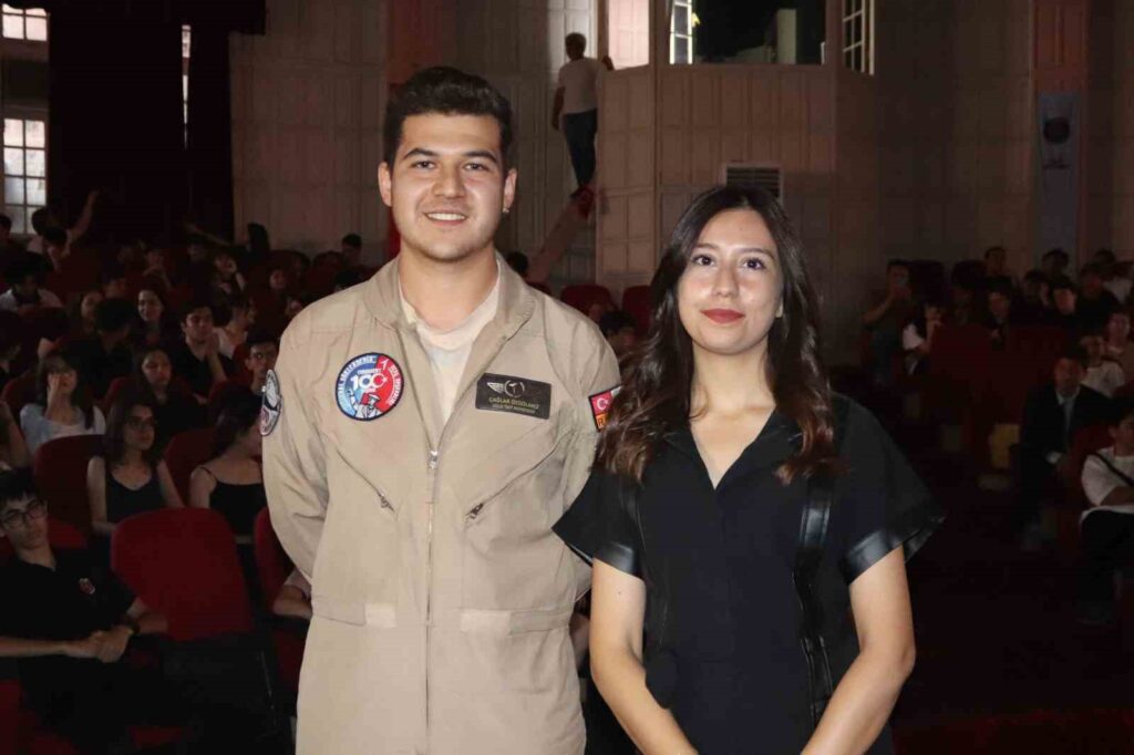 Les ingénieurs de l’avion de combat national KAAN ont rencontré des jeunes