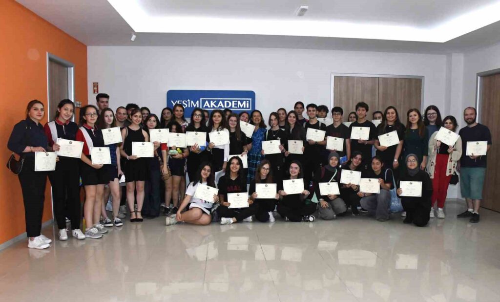 Les jeunes bénévoles sont excités à l’idée d’obtenir leur certificat