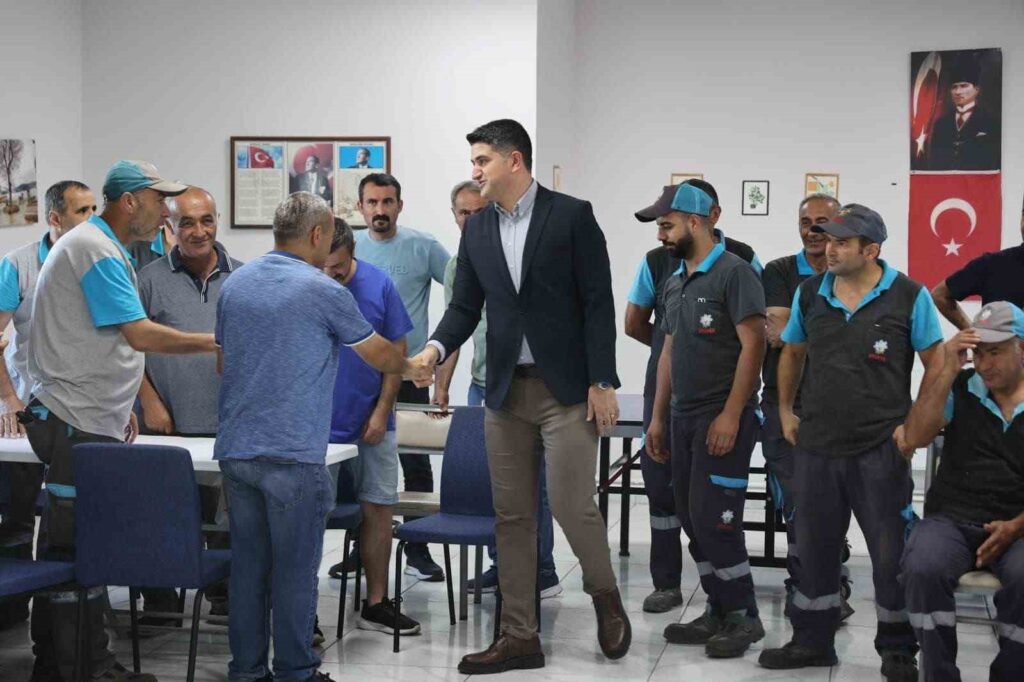 Président Adıgüzel : “Je félicite tous nos employés qui servent et travaillent avec dévouement pour Ataşehir lors de la fête”