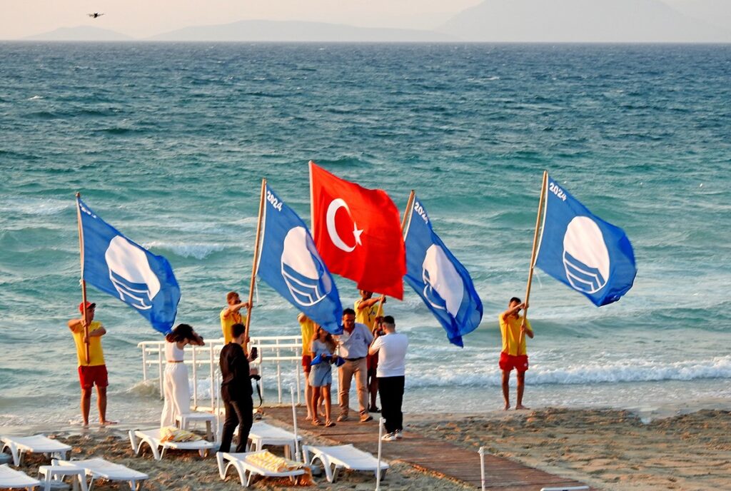 La célèbre plage d’Ilıca a obtenu le drapeau bleu pour la cinquième fois consécutive.