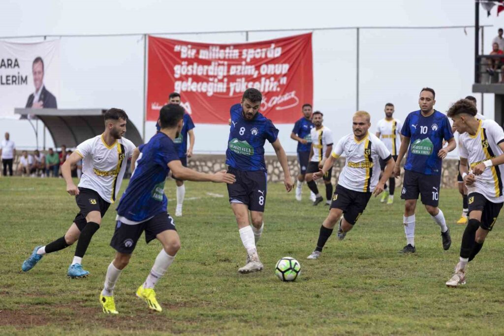 La Coupe de la Victoire du 30 août en football a commencé.