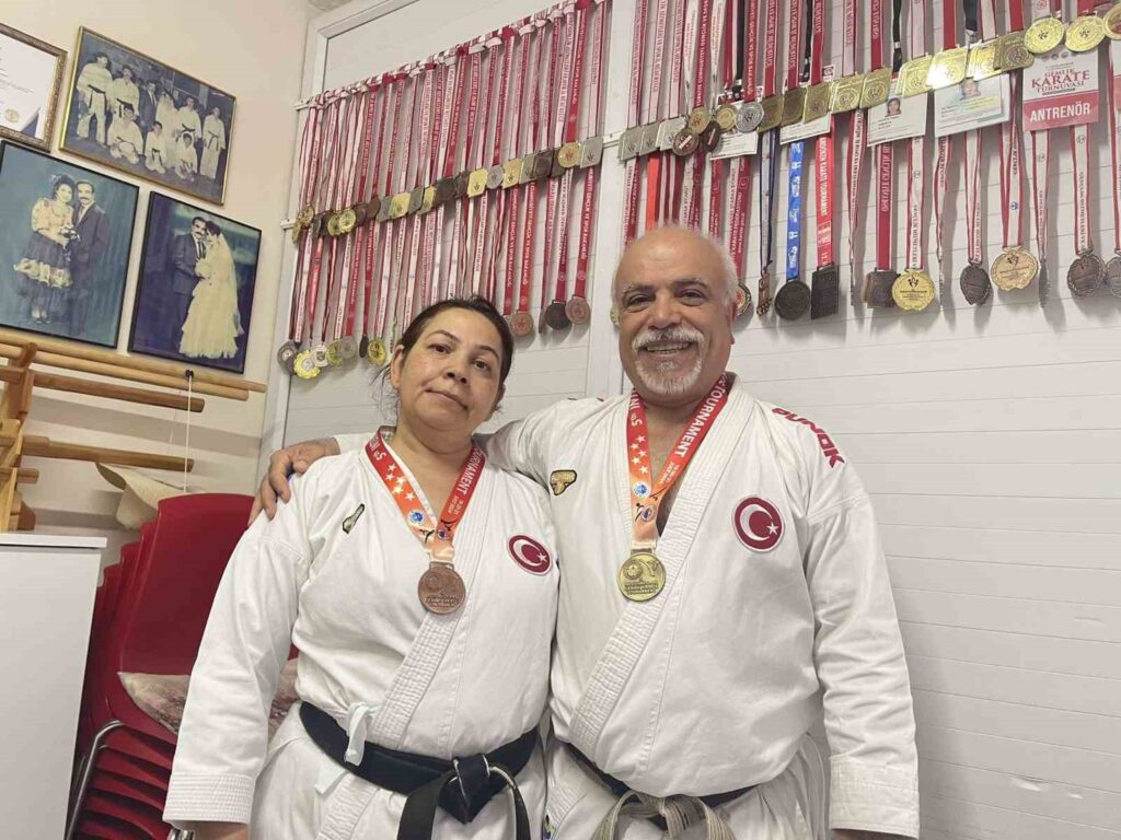 L’amour né dans un dojo de karaté a trouvé une médaille après 34 ans.