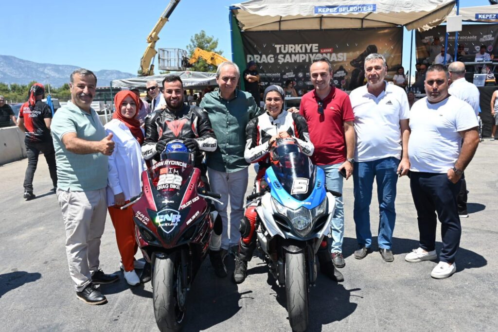 Le président Kocagöz a donné le départ des courses de motodrag.