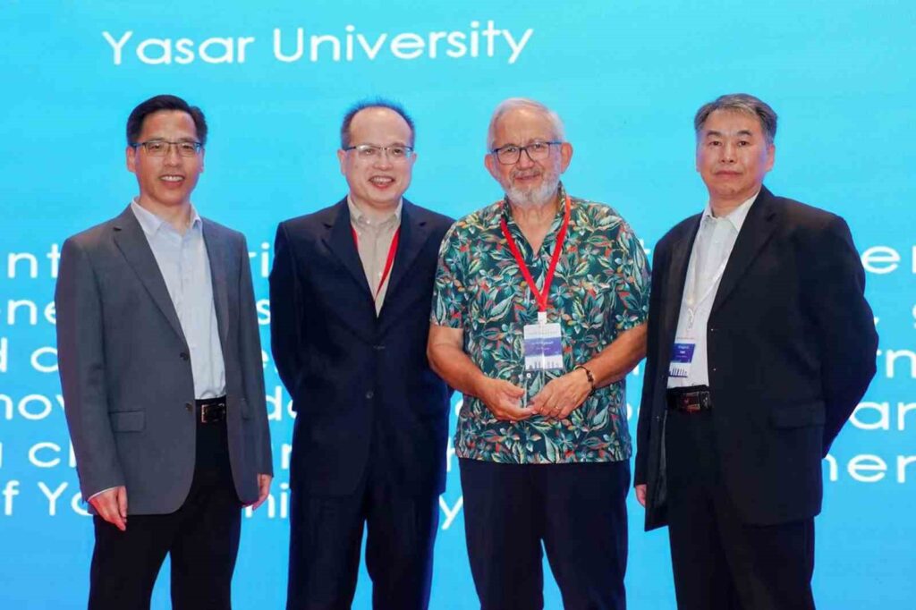 Le Prix de la Réussite de Toute une Vie à Prof. Dr. Arif Hepbaşlı