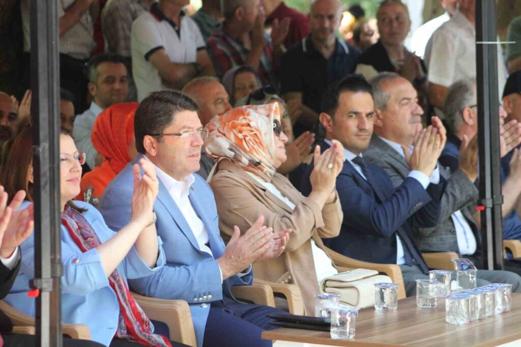 Ministre Tunç : “Nos députés à l’Assemblée nationale ont donné une leçon de démocratie au monde.”