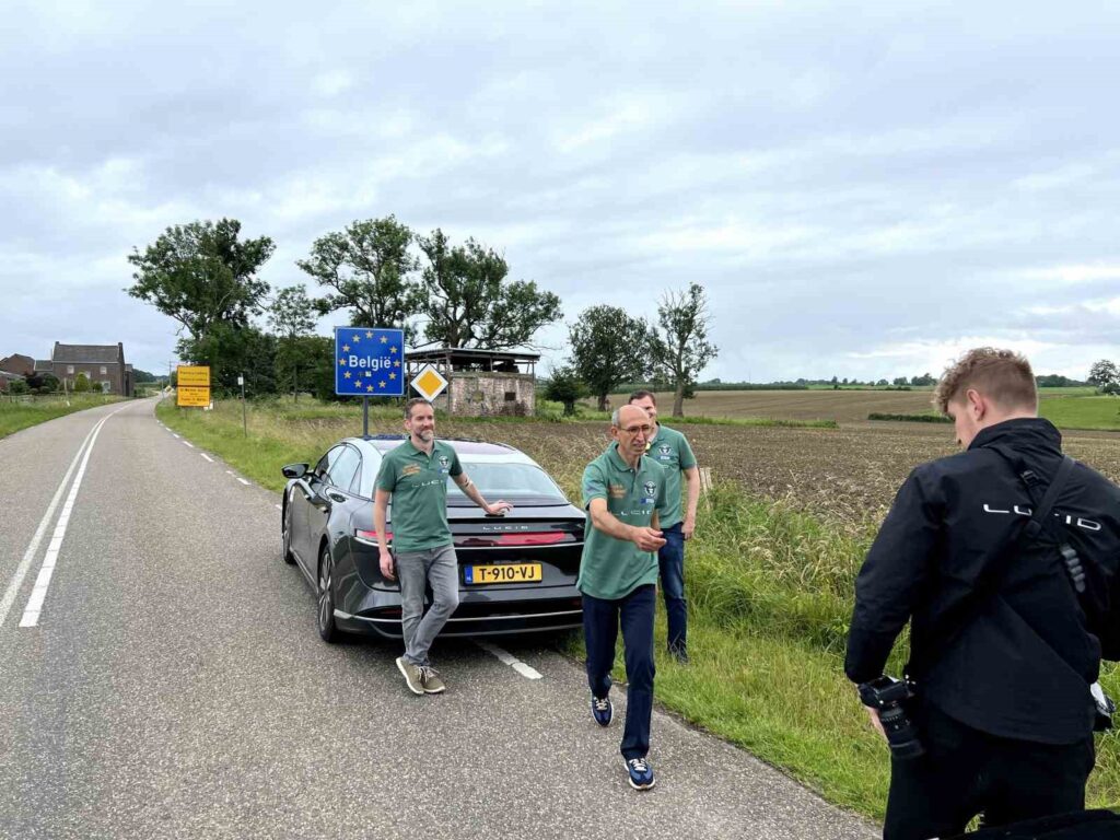 Nouveau record du recordman turc : A voyagé dans 9 pays avec une seule charge.