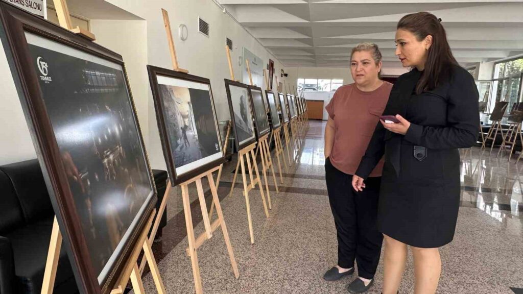 Une exposition de photos sur le thème du ’15 juillet’ a été ouverte au TSE avec la participation de vétérans.
