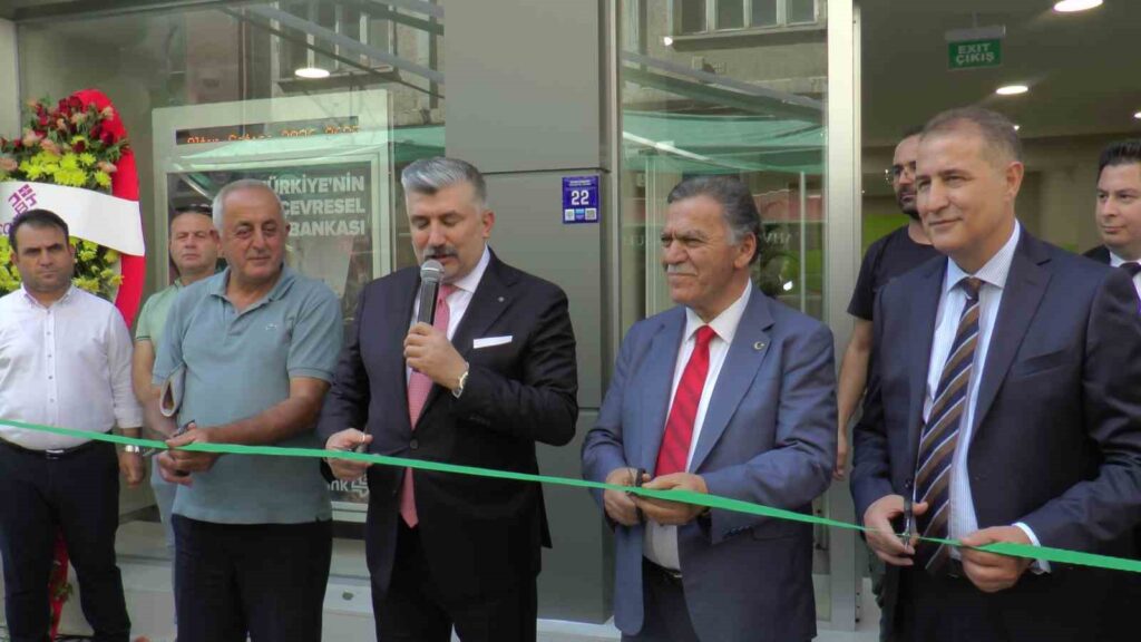 La succursale de Şekerbank à Kayseri a déménagé dans un nouveau bâtiment.