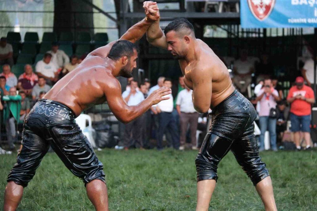 Le tournoi traditionnel de lutte huilée de Yayla Seki a été remporté par ‘Özkaya’.