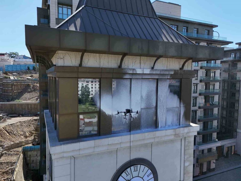 Nettoyage de façade par drone à Istanbul